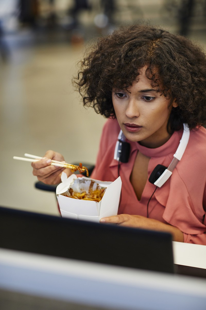 Ekran karşısında yemek yemek zararlı mı?