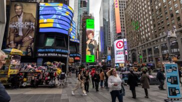Müzeyyen Senar New York Times Square’de